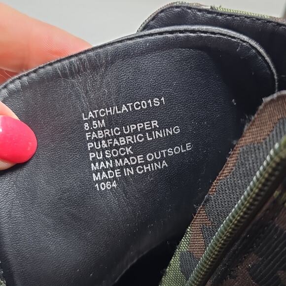 Steve Madden Latch Camo Ankle Zip Boots Size 8.5 - Picture 6 of 6